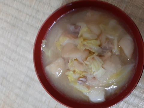 キャベツ　ツナ缶　麩　味噌汁